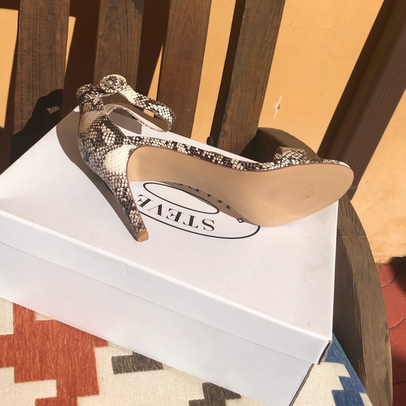 NEW STEVE MADDEN SNAKE PRINT HEELS - Picture 3 of 4